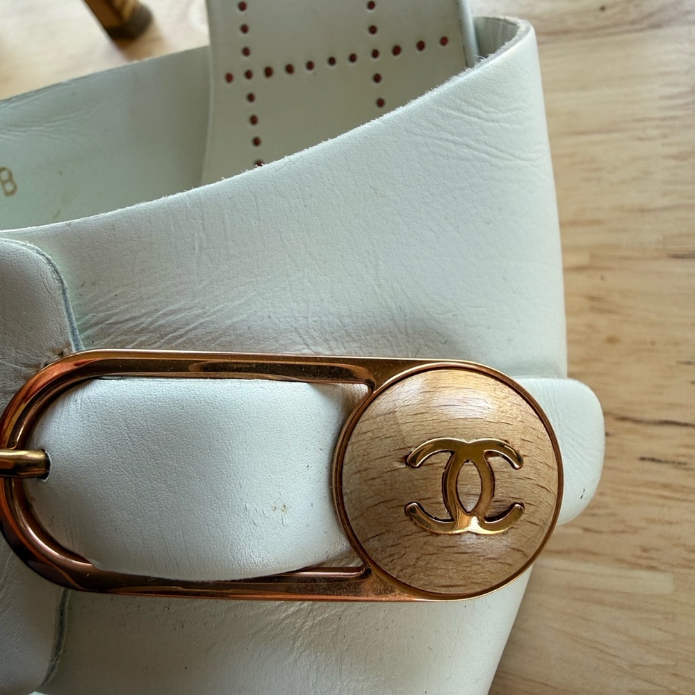 Chanel White Women's Slide heels with Gold Buckle - Picture 5 of 10